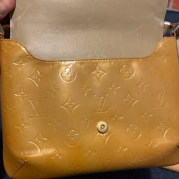 Authentic LV vernis shoulder bag w/ free kisslock vernis wallet - Picture 9 of 13